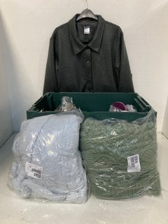 Lot 357  
            Marchington SR13 - Parcel Delivery Only 

                
QTY OF ASSORTED WOMENS CLOTHING IN VARIOUS SIZES TO INCLUDE PLUSH ROBE IN LIGHT B...
