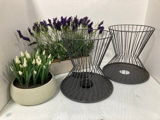 Lot 365  
            Marchington SR13 - Parcel Delivery Only 

                
4 X HOUSEHOLD ITEMS TO INCLUDE BOUQUET OF ARTIFICIAL LAVENDER: LOCATION - H9