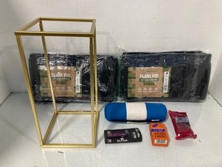 Lot 384  
            Marchington SR13 - Parcel Delivery Only 

                
QTY OF OUTDOOR ITEMS TO INCLUDE FLOWER & MODELLING PASTE: LOCATION - H8