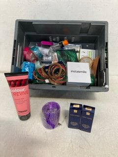 Lot 418  
            Marchington SR13 - Parcel Delivery Only 

                
QTY OF HEALTH & BEAUTY ITEMS TO INCLUDE ESTEE LAUDER DOUBLE WEAR 30ML STAY-IN-PLA...