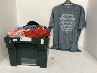 Lot 422  
            Marchington SR13 - Parcel Delivery Only 

                
QTY OF ASSORTED CLOTHING IN VARIOUS SIZES TO INCLUDE REFORMATION HESTER ALMA TOP ...