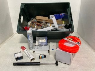 Lot 430  
            Marchington SR13 - Parcel Delivery Only 

                
QTY OF HARDWARE ITEMS TO INCLUDE RAPESCO WORLDWIDE 26/6MM STAPLES PACK: LOCATION ...