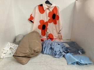 Lot 435  
            Marchington SR13 - Parcel Delivery Only 

                
QTY OF ASSORTED WOMENS CLOTHING IN VARIOUS SIZES TO INCLUDE BLUE STRETCHY SHORTS ...