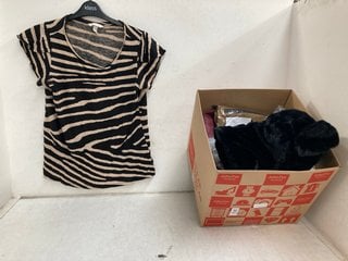 Lot 457  
            Marchington SR13 - Parcel Delivery Only 

                
QTY OF ASSORTED LADIES CLOTHING IN VARIOUS SIZES TO INCLUDE ATTORI TURTLE NECK JU...
