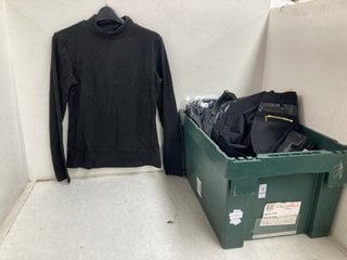 Lot 460  
            Marchington SR13 - Parcel Delivery Only 

                
QTY OF ASSORTED LADIES CLOTHING IN VARIOUS SIZES TO INCLIUDE GLOSSY BUCKLE DETAIL...