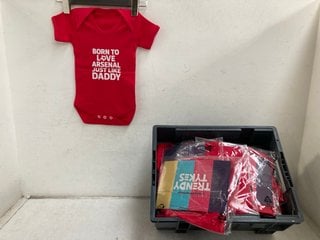 Lot 476  
            Marchington SR13 - Parcel Delivery Only 

                
QTY OF CHILDRENS TRENDY TYKES"BORN TO LOVE ARSENAL LIKE DADDY" BABY VESTS IN RED-...