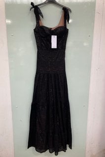 Lot 486  
            Marchington SR13 - Parcel Delivery Only 

                
NADINE MERABI MIRANDA FULL LENGTH DRESS IN BLACK-UK SIZE XS-ORIGINAL RRP £365.00:...