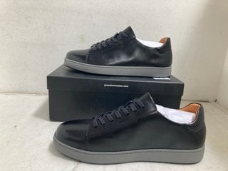 Lot 497  
            Marchington SR13 - Parcel Delivery Only 

                
JONES BOOTMAKERS SIMEONE MENS LEATHER LACE UP SHOES IN BLACK-UK SIZE 10-ORIGINAL ...