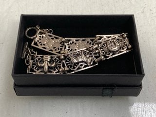 Lot 539  
            Marchington SR13 - Parcel Delivery Only 

                
A SILVER COLOURED RUSTIC STYLE BRACELET WITH A FLEUR-DE-LYS, BOXED: LOCATION - H1