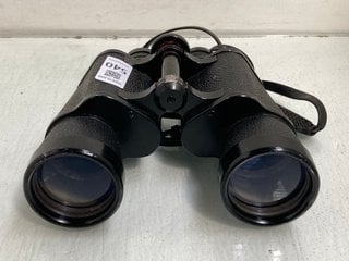 Lot 540  
            Marchington SR13 - Parcel Delivery Only 

                
A PAIR OF CHARLES FRANK VINTAGE FIELD GLASSE, 10 X 50: LOCATION - H1