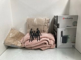 Lot 548  
            Marchington SR13 - Parcel Delivery Only 

                
QTY OF HOUSEHOLD ITEMS TO INCLUDE BRABANTIA SORT & GO BUILT-IN BIN / 2 X 12L: LOC...