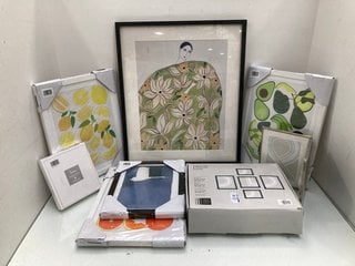 Lot 569  
            Marchington SR13 - Parcel Delivery Only 

                
QTY OF ASSORTED PHOTO FRAMES TO INCLUDE JOHN LEWIS & PARTNERS GALLERY SET 5 MOUNT...