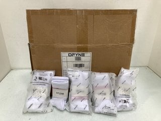 Lot 575  
            Marchington SR13 - Parcel Delivery Only 

                
BOX SPORTS STRIPE CREW SOCKS IN OPTIC WHITE AND LIGHT ROSE PINK - UK SIZE: MEDIUM...