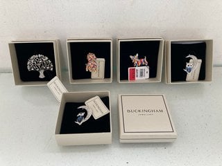 Lot 57  
            Marchington SR13 - Parcel Delivery Only 

                
5 X ASSORTED BUCKINGHAM JEWELLERY BROOCHES TO INCLUDE DOG BROOCH-ORIGINAL COMBINE...