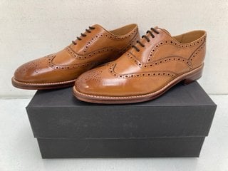 Lot 596  
            Marchington SR13 - Parcel Delivery Only 

                
OLIVER SWEENEY ALDEBURGH TAN BROGUES- UK SIZE: 10 - ORIGINAL RRP: £199.00: LOCATI...