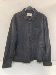 Lot 607  
            Marchington SR13 - Parcel Delivery Only 

                
FOLK ASSEMBLY WORKER JACKET IN BLACK CORD-UK SIZE M-ORIGINAL RRP £209.00: LOCATIO...