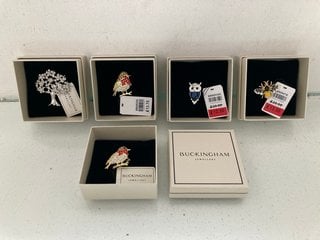 Lot 61  
            Marchington SR13 - Parcel Delivery Only 

                
5 X ASSORTED BUCKINGHAM JEWELLERY BROOCHES TO INCLUDE ROBIN RED BREAST BROOCH: LO...