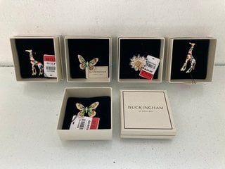 Lot 62  
            Marchington SR13 - Parcel Delivery Only 

                
5 X ASSORTED BUCKINGHAM JEWELLERY BROOCHES TO INCLUDE GIRAFFE BROOCH: LOCATION - WH1