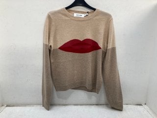 Lot 653  
            Marchington SR13 - Parcel Delivery Only 

                
CEFFIN LOVE LIPS INTARSIA KNIT CASHMERE CREW NECK JUMPER IN CREAM-UK SIZE S-ORIGI...