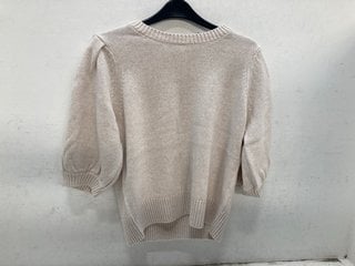 Lot 654  
            Marchington SR13 - Parcel Delivery Only 

                
CEFFIN AMALIE LINEN BLEND CREW NECK JUMPER WITH PUFF SLEEVES IN OATMEAL-UK SIZE S...