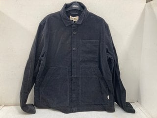 Lot 664  
            Marchington SR13 - Parcel Delivery Only 

                
FOLK ASSEMBLY WORKER SOFT CORD JACKET IN BLACK-UK SIZE M-ORIGINAL RRP£209.00: LOC...