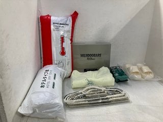 Lot 672  
            Marchington SR13 - Parcel Delivery Only 

                
QTY OF ASSORTED HOUSEHOLD ITEMS TO INCLUDE HOTEL 1899 TOKYO PILLOW: LOCATION - G7