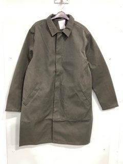 Lot 681  
            Marchington SR13 - Parcel Delivery Only 

                
PERCIVAL MENS GRAYSON LONG TRENCH COAT IN FOREST WITH OLIVE-UK SIZE L-ORIGINAL RR...