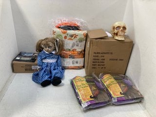 Lot 682  
            Marchington SR13 - Parcel Delivery Only 

                
QTY OF ASSORTED HALLOWEEN DECORATIONS TO INCLUDE QTY OF ZOMBIE MAKE UP KITS: LOCA...