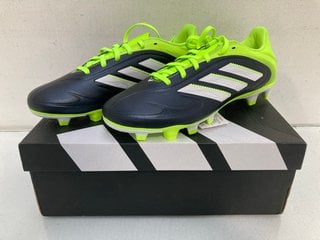 Lot 712  
            Marchington SR13 - Parcel Delivery Only 

                
ADIDAS COPA PURE 111 CLUB FOOTBALL BOOTS IN BLACK/WHITE/GREEN-UK SIZE 7: LOCATION...