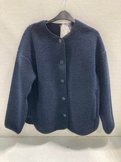 Lot 736  
            Marchington SR13 - Parcel Delivery Only 

                
UNIQLO LADIES BUTTON UP JACKET IN NAVY-UK SIZE XS: LOCATION - G11