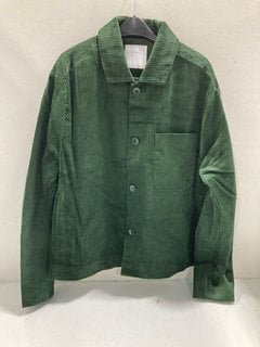 Lot 740  
            Marchington SR13 - Parcel Delivery Only 

                
PERCIVAL MENS CORD OVERSHIRT IN FOREST-UK SIZE L-ORIGINAL RRP £149.00: LOCATION -...