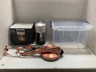 Lot 75  
            Marchington SR13 - Parcel Delivery Only 

                
4 X ASSORTED HOUSEHOLD ITEMS TO INCLUDE IN LIGHT ALEGRE EASY FIT GLASS SHADE: LOC...