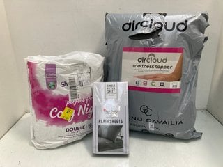 Lot 770  
            Marchington SR13 - Parcel Delivery Only 

                
3 X ASSORTED BEDDING ITEMS TO INCLUDE SLUMBERDOWN PERFECT FOR CHILLY NIGHT 10.5 T...