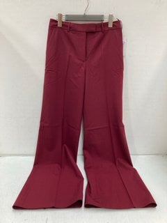 Lot 781  
            Marchington SR13 - Parcel Delivery Only 

                
CEFFIN TERENCE WIDE LEG STRETCH WOOL BLEND EASY TROUSERS IN BURGUNDY-UK SIZE 10-O...