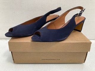 Lot 798  
            Marchington SR13 - Parcel Delivery Only 

                
JONES BOOTMAKERS LADIES XIOMARA SLINGBACK HEELED SHOES IN NAVY SUEDE -UK SIZE 7: ...