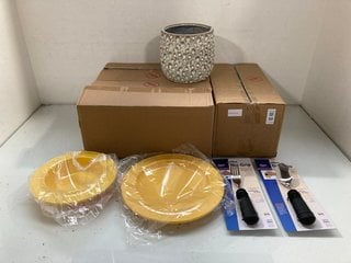 Lot 88  
            Marchington SR13 - Parcel Delivery Only 

                
QTY OF ASSORTED HOUSEHOLD ITEMS TO INCLUDE NARCO BIG GRIP BENDABLE SPOON: LOCATIO...