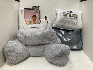 Lot 896  
            Marchington SR13 - Parcel Delivery Only 

                
QTY OF ASSORTED HOUSEHOLD ITEMS TO INCLUDE A TEMPUR ORIGINAL PILLOW: LOCATION - F13