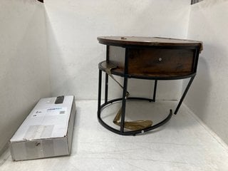 Lot 900  
            Marchington SR13 - Parcel Delivery Only 

                
2 X ASSORTED HOUSEHOLD DECOR TO INCLUDE A RELAX DAYS MODERN CAST IRONS KNIGHT, 4 ...