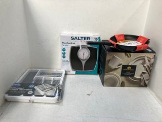 Lot 905  
            Marchington SR13 - Parcel Delivery Only 

                
4 X ASSORTED KITCHEN ITEMS TO INCLUDE SALTER MECHANICAL SCALE: LOCATION - F12