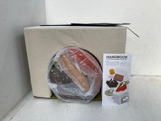 Lot 916  
            Marchington SR13 - Parcel Delivery Only 

                
SOFTPARK KIDS CLIMBING PLAYSET: LOCATION - F11