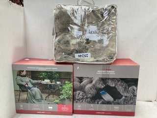 Lot 935  
            Marchington SR13 - Parcel Delivery Only 

                
3 X ASSORTED HOUSEHOLD ITEMS TO INCLUDE STAY SNUG OUTDOOR WEARABLE HEATED THROW W...
