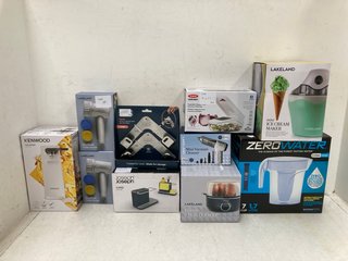 Lot 951  
            Marchington SR13 - Parcel Delivery Only 

                
QTY OF ASSORTED HOUSEHOLD ITEMS TO INCLUDE 2 X HANDHELD TURBO SCRUBBERS: LOCATION...