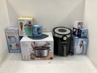 Lot 954  
            Marchington SR13 - Parcel Delivery Only 

                
8 X ASSORTED HOUSEHOLD ITEMS TO INCLUDE VYBRA SOLO RECHARGEABLE DESKTOP FAN: LOCA...