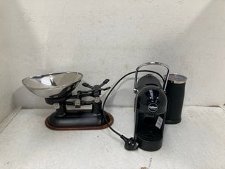 Lot 985  
            Marchington SR13 - Parcel Delivery Only 

                
LAVAZZA A MODO MIO COFFEE MACHINE TO INCLUDE SCALE SET: LOCATION - F6