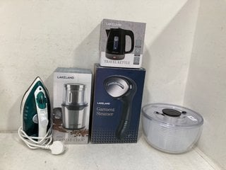 Lot 990  
            Marchington SR13 - Parcel Delivery Only 

                
5 X ASSORTED HOUSEHOLD ITEMS TO INCLUDE OXO GOOD GRIPS SALAD SPINNER: LOCATION - F6