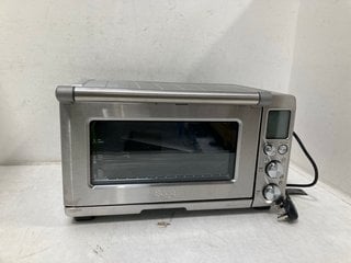 Lot 993  
            Marchington SR13 - Parcel Delivery Only 

                
SAGE THE SMART OVEN PRO-ORIGINAL RRP £249.99: LOCATION - F6