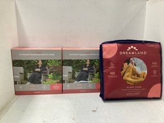 Lot 999  
            Marchington SR13 - Parcel Delivery Only 

                
2 X STAY SNUG OUTDOOR WEARABLE HEATED ROBES TO INCLUDE DREAMLAND HURRY HOME DELUX...