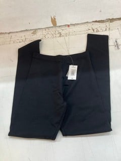 Lot 1008  
            Nottingham SR2 - Delivery Only 

                
BOX OF TEEN LEGGINS IN VARIOUS SIZES (C38)