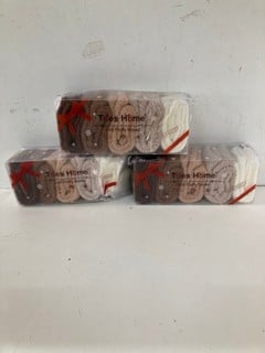 Lot 128  
            Nottingham SR2 - Delivery Only 

                
3 X PAIRS OF FLUFFY SOCKS