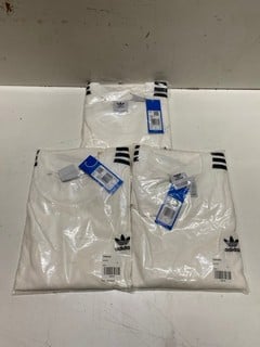 Lot 234  
            Nottingham SR2 - Delivery Only 

                
3 X ADIDAS OVERSIZED TEE UK SIZE: XL